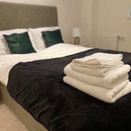 Triple T Homes Cosy 2 Bedroom Apartment With Balcony Ilford Dış mekan fotoğraf